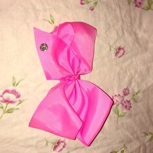 Jojo bow  a sort of nice condition and it’s clean